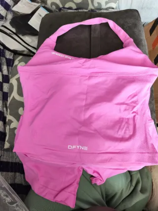 Conjunto deportivo DEFYNE rosa talla M.
