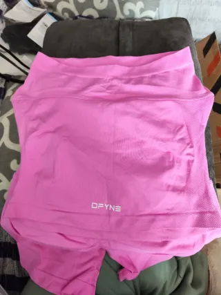 Conjunto deportivo DEFYNE rosa talla M.