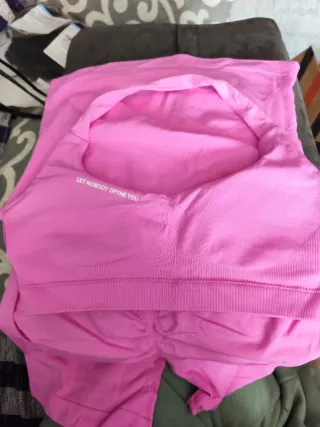 Conjunto deportivo DEFYNE rosa talla M.