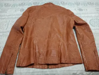 Chaqueta efecto piel