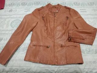 Chaqueta efecto piel