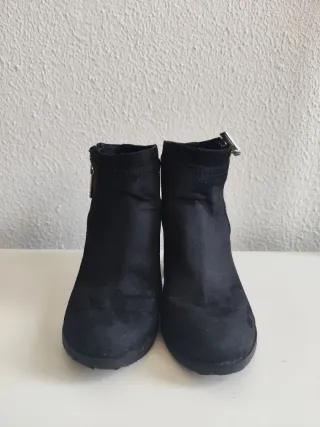 Botín Bershka tacón negro