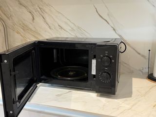 Microondas Hisense Cerámico Negro