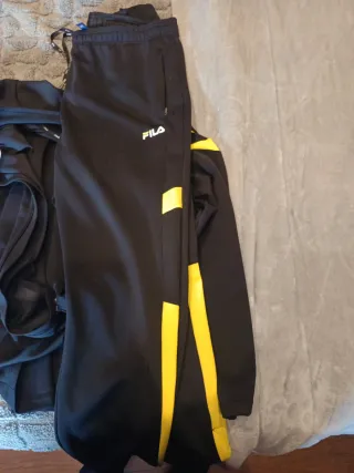 Chandal Fila negra y amarilla Talla XL