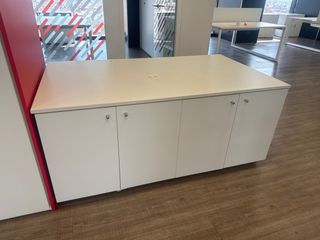 Armario de oficina blanco