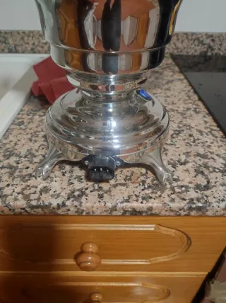 Tetera Eléctrica Plateada