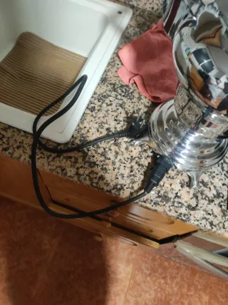 Tetera Eléctrica Plateada