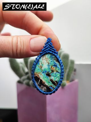 Collana con ciondolo in macrame con azzurrite