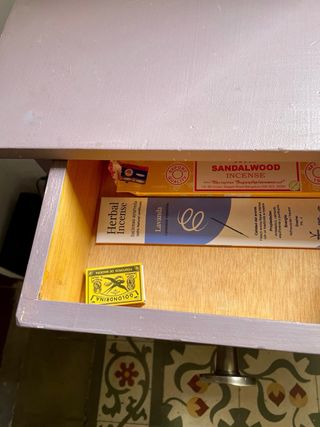 Mueble recibidor con revistero