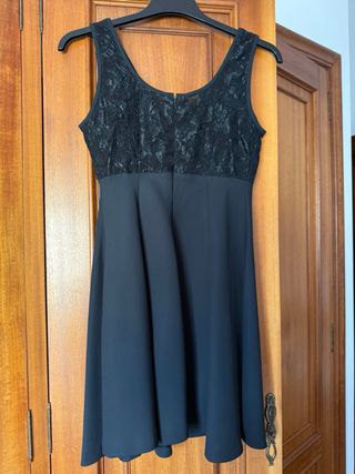 Vestido negro corto encaje