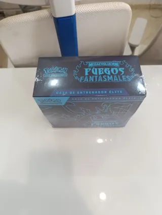 Caja Entrenador Élite Pokémon Fuego Fantasmal