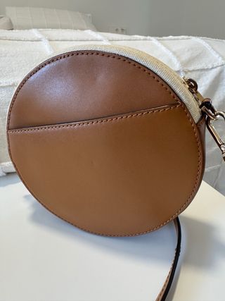 Bolso Michael Kors redondo beige y marrón