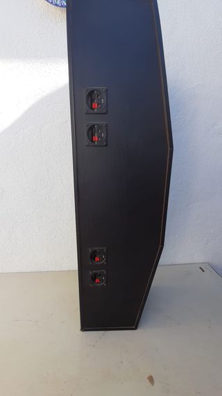 Columna de altavoces negra