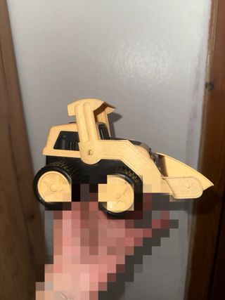 Tractor de juguete amarillo y negro