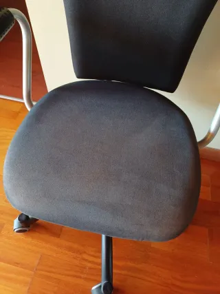 Silla de oficina ergonómica negra
