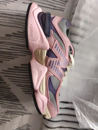 Zapatillas New Balance 9060 Rosa Púrpura