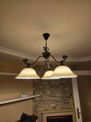 Lámpara de techo de cristal y metal