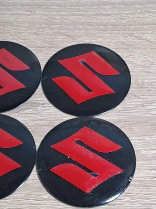 Emblemas Suzuki (4 unidades)