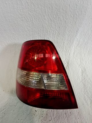 PILOTO TRASERO IZQUIERDO KIA SORENTO 745223