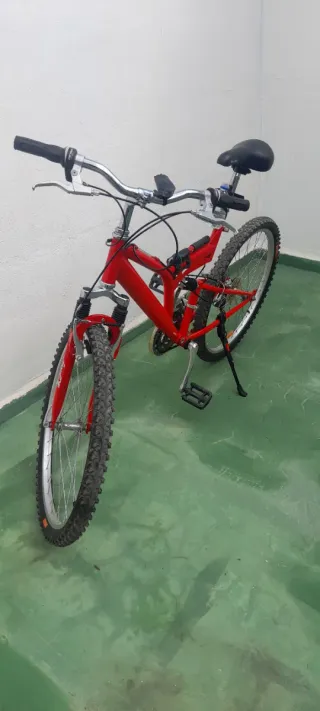 Bicicleta de Montaña Roja