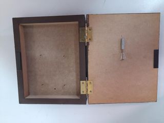 Caja de madera para llaves con diseño de luna