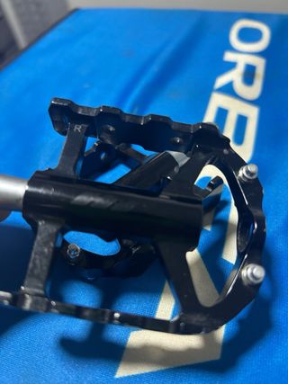 Pedales de ciclismo negros