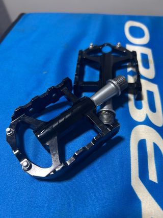 Pedales de ciclismo negros