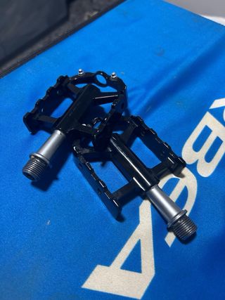 Pedales de ciclismo negros