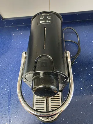 Cafetera Nespresso Negra