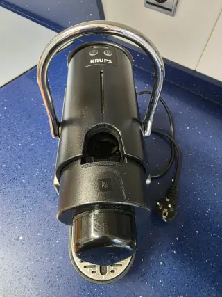 Cafetera Nespresso Negra