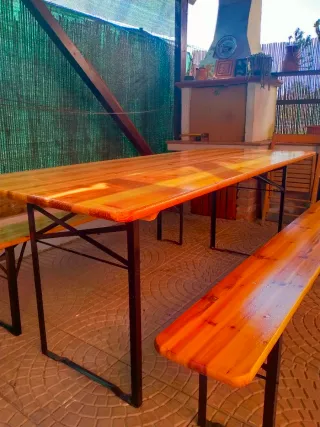 Tavolo da birreria in legno e metallo