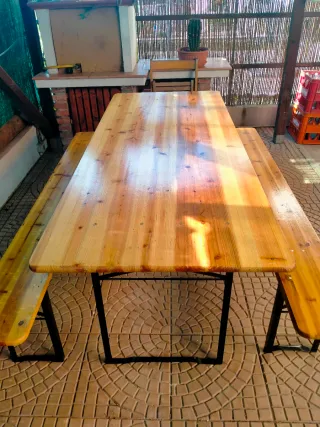 Tavolo da birreria in legno e metallo