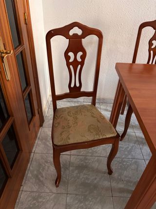 Juego de 4 sillas de comedor clásicas