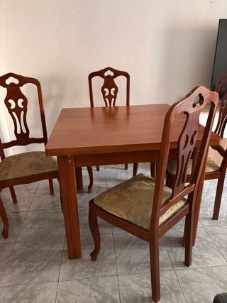 Juego de 4 sillas de comedor clásicas