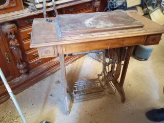 Mesa máquina coser antigua con pie marca alfa