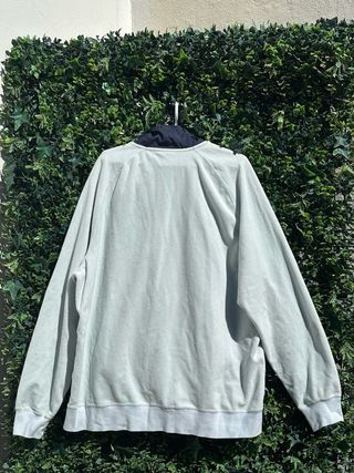 Sudadera Nike con bolsillo y cremallera