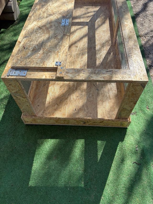 Jaula grande madera y metal