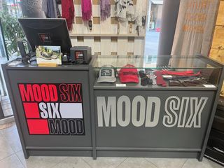 Mostrador de tienda gris