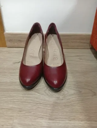 Zapatos de tacón Wonders color Granate