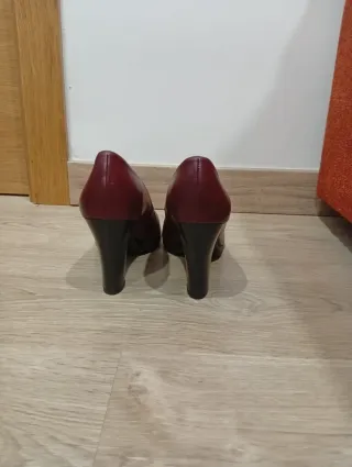 Zapatos de tacón Wonders color Granate