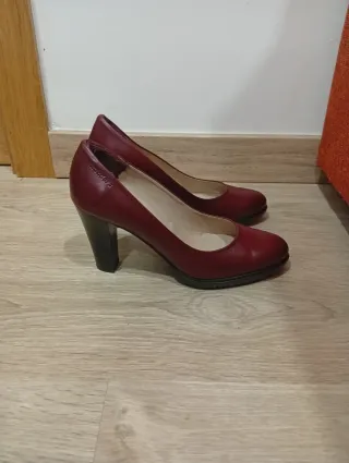 Zapatos de tacón Wonders color Granate