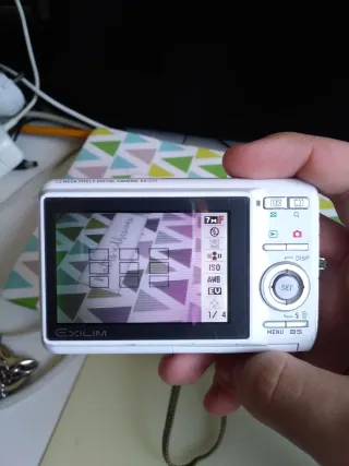 Cámara Casio EXILIM 7.2 MP EX-Z77