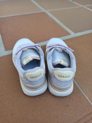 Deportivas niña talla 29