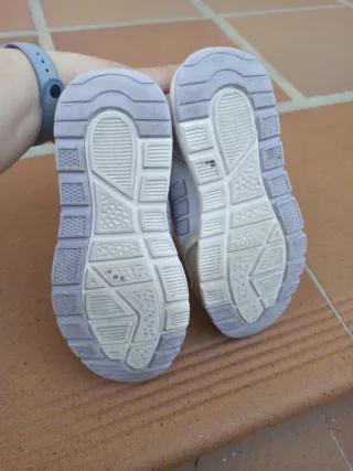 Deportivas niña talla 29