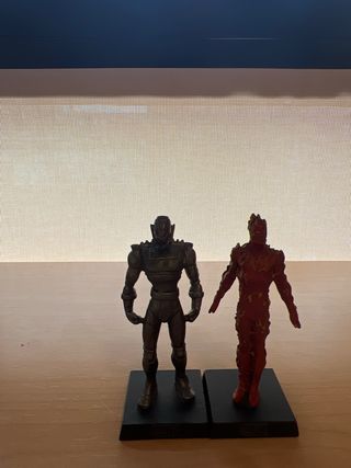 Figuras Marvel 2008 y vitrina