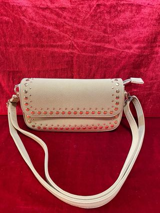 Bolso Bandolera con Tachuelas Doradas- 2026