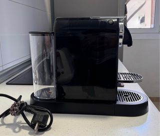 Cafetera Nespresso DeLonghi Automática