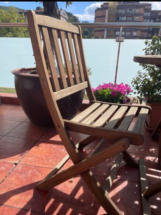 Mesa redonda Teca con 4 sillas