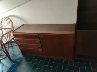 Mueble de madera con cajones