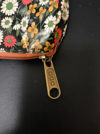 Estuche Misako flores negras